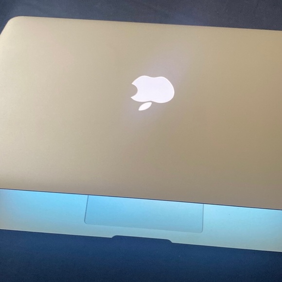 Apple MacBook